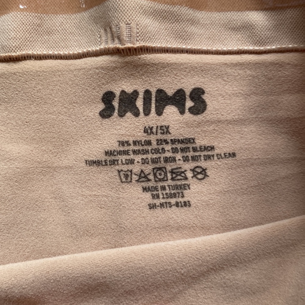 SKIMS SCULPTING MID THIGH SHORTS - Picture 3 of 4